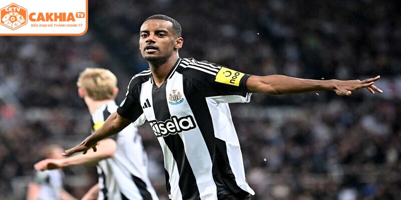 Aleksandar thực hiện pha không chiến mạnh mẽ trong trận đấu