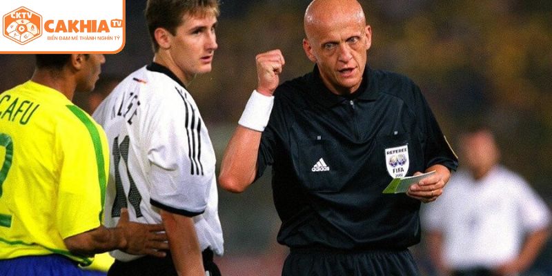 Khởi đầu sự nghiệp của Pierluigi Collina trọng tài huyền thoại