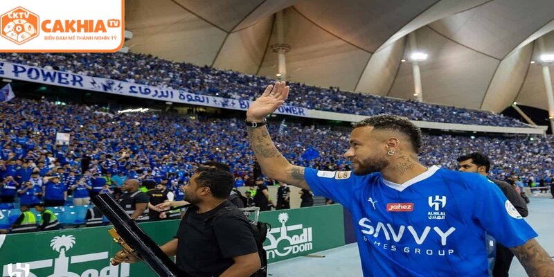 Sân vận động cổ động viên Al Hilal phủ kín sắc xanh truyền thống